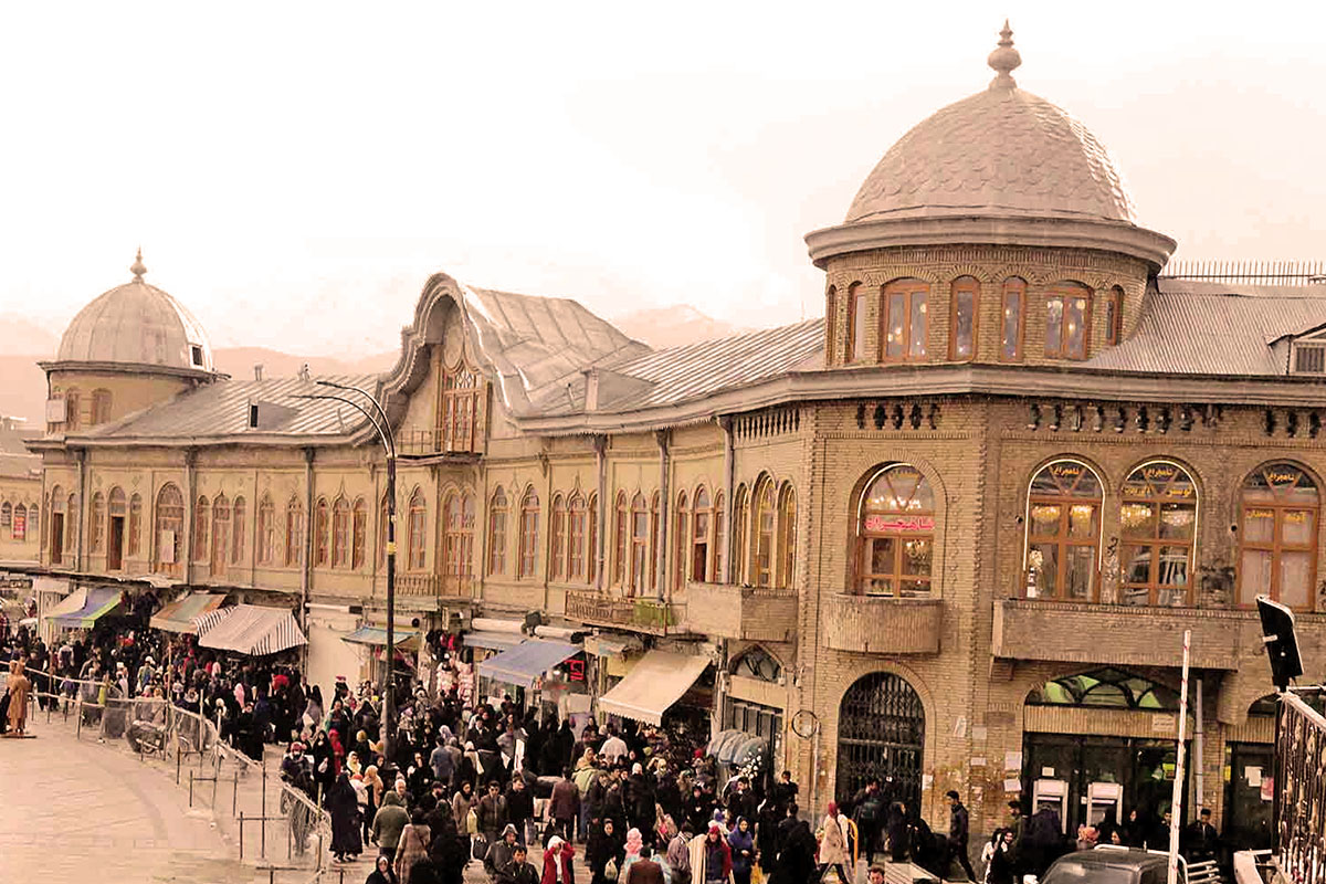 Take Hamadan daily tour and visit its main square!