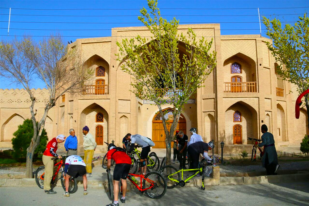Go sighseeing on Iran bicycling trip!