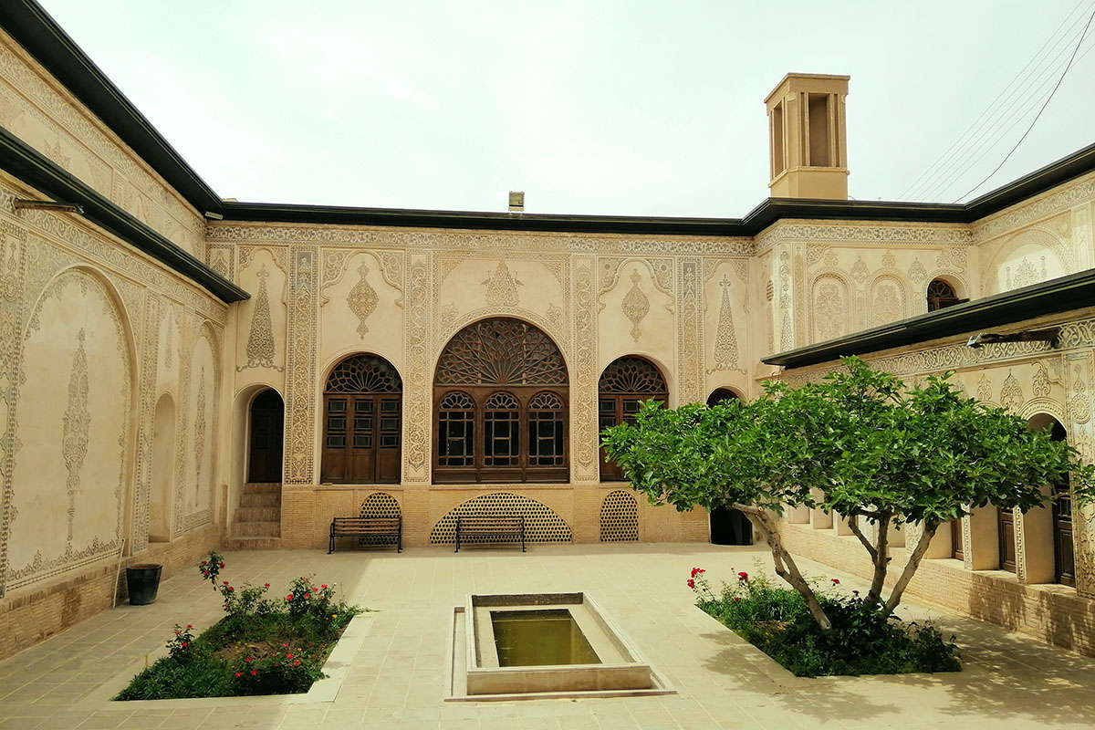 Visit Kashan Historic houses on Kashan tours!