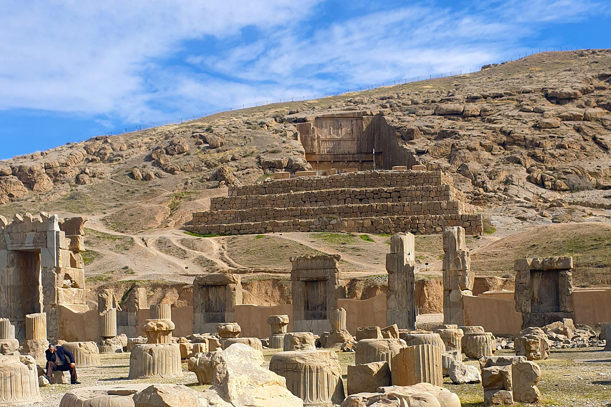 Explore Persepolis on Iran short tour in comfort!
