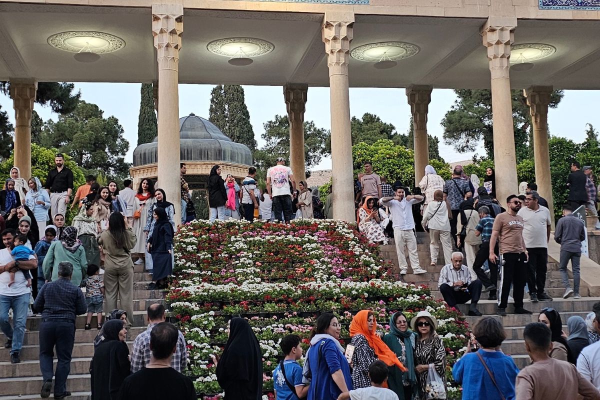Shiraz day tour - Hafez tomb