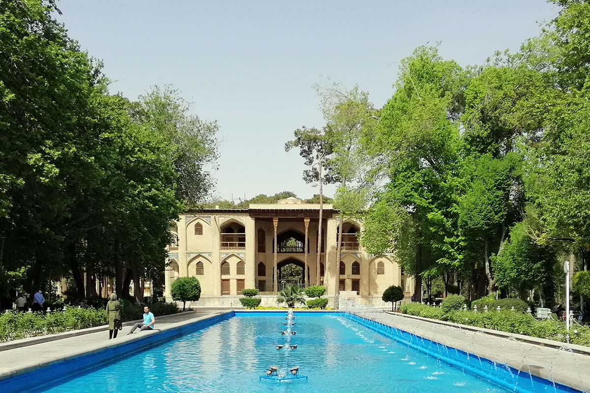 Hashtbehesht palace sightseeing on Isfahan tour!