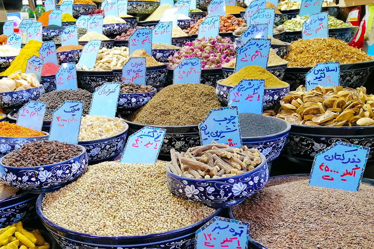 Visit spice market in Iran on Uppersia Iran Gastronomy tour!