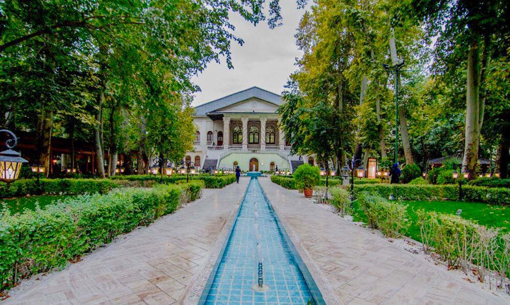 Persian garden, Iran budget trip